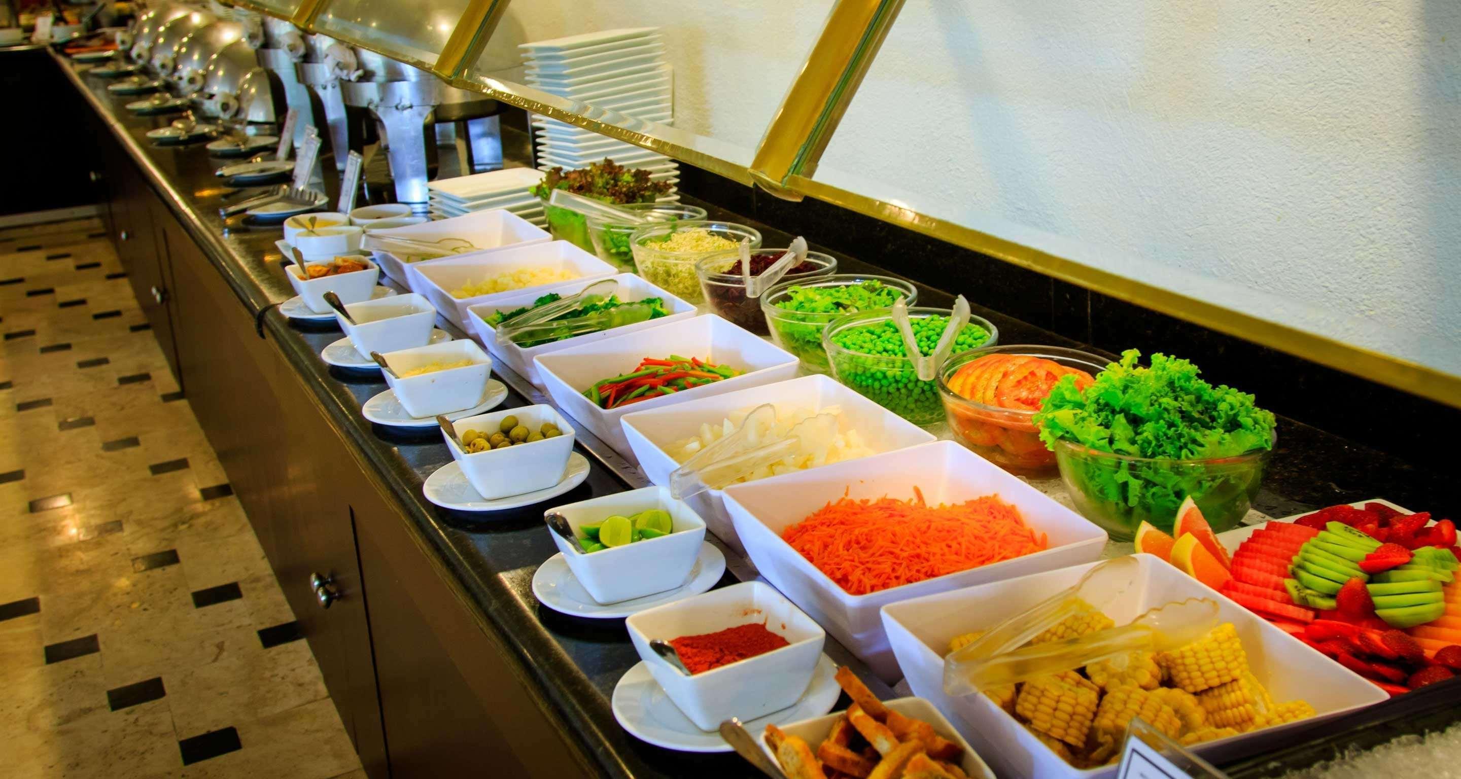 Grand Cantalagua Hotel Morelia, BW Signature Collection Eksteriør billede A salad bar